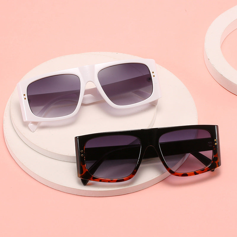 Women oversized sunglasses with stylish, narrow frame Bowlift