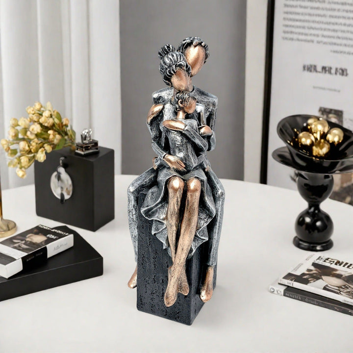 Elegant sculpture of a romantic couple Bowlift