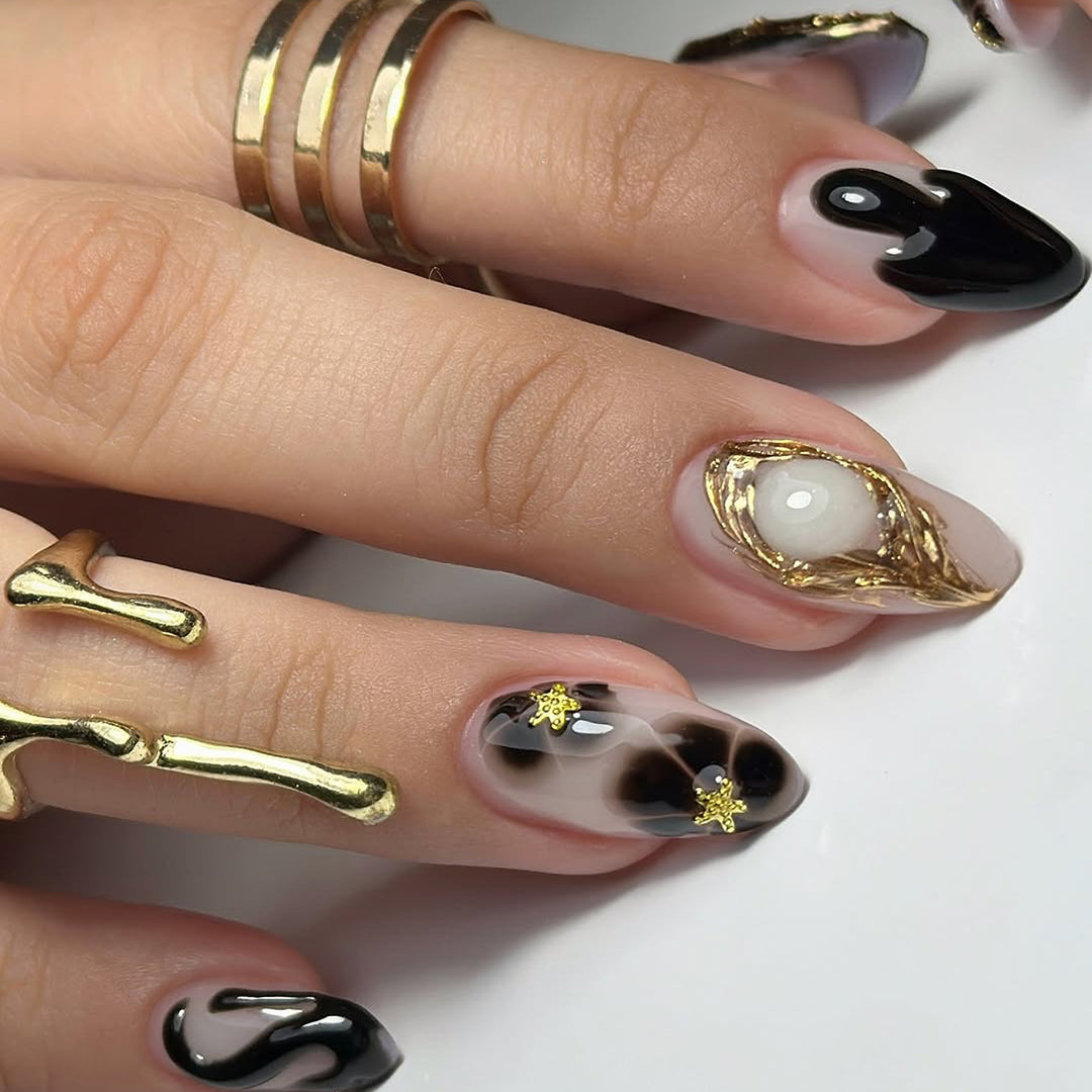 Elegant Stiletto Artificial Nails with Gold Accents and Modern Designs Bowlift