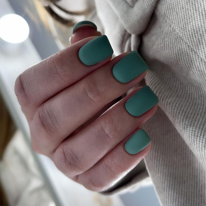 Matt lacquered nail art Bowlift