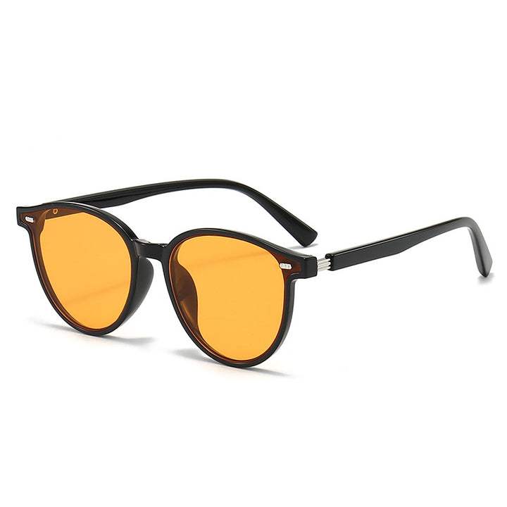 Retro-Inspired Round Frame Sunglasses