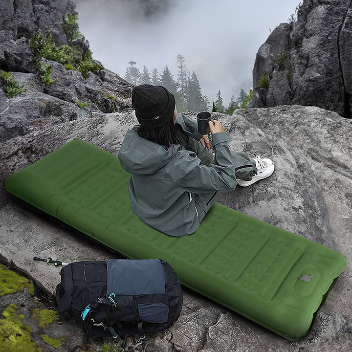 Inflatable sleeping mat with comfort and insulation mechanism Bowlift
