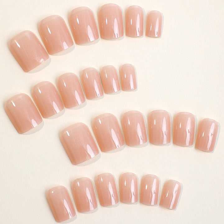High-quality artificial nails in a natural look Bowlift