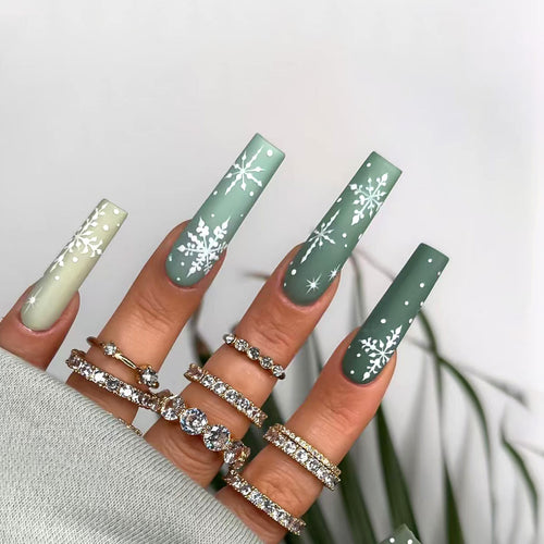 Festive Snowflake-Themed Press-On Nails Bowlift