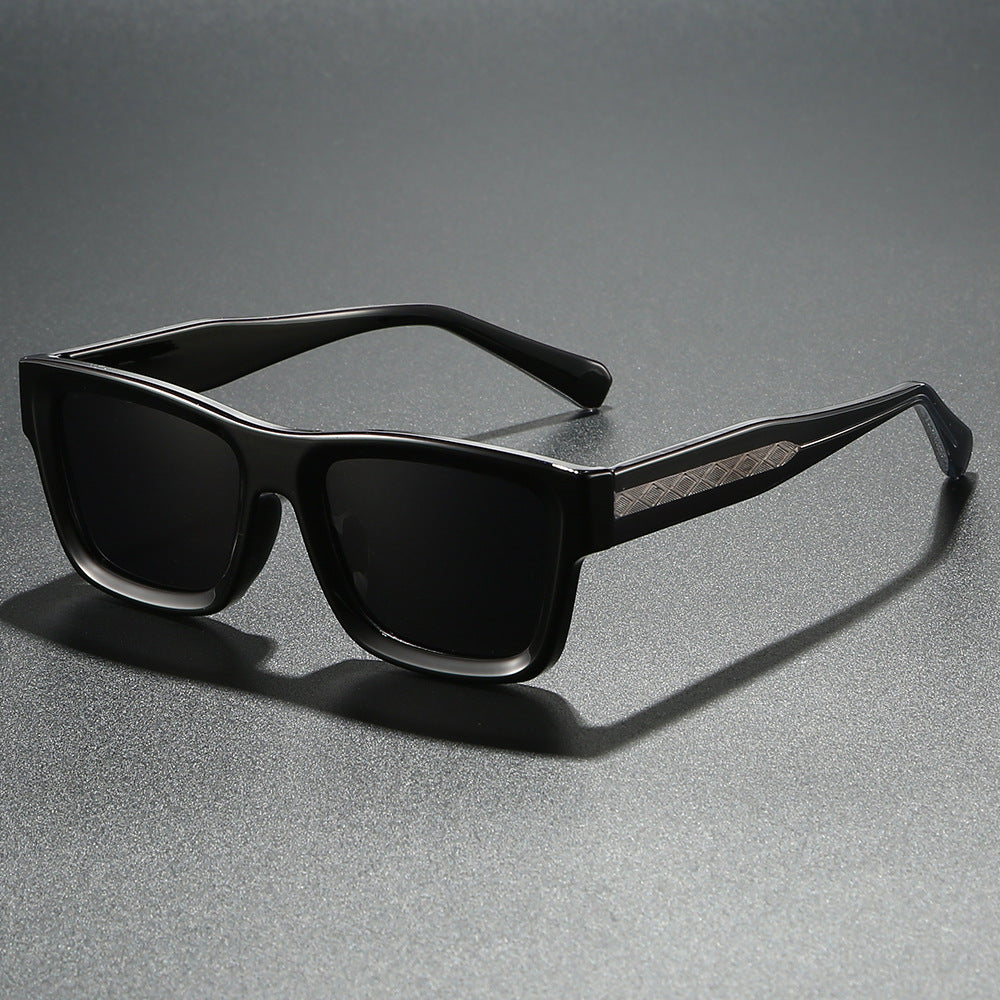 Women's sunglasses in an urban, angular design with metallic accents Bowlift