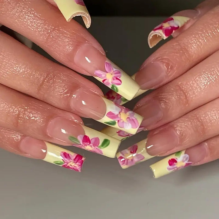Decorative Floral Design Press-On Nails Bowlift