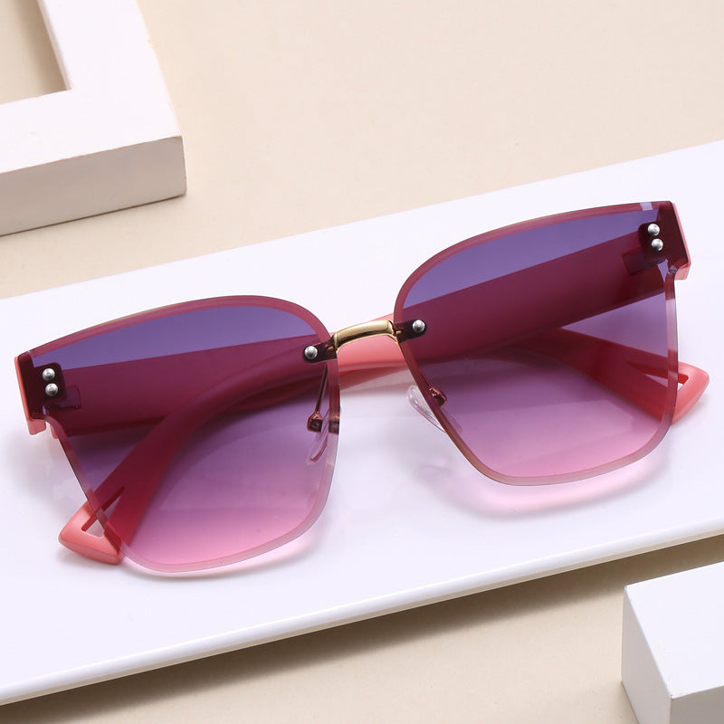 Ladies stylish sunglasses with elegant shield design Bowlift