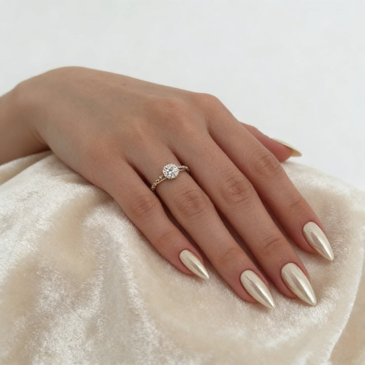 Elegant Artificial Nails in Shimmering Metallic Look Bowlift