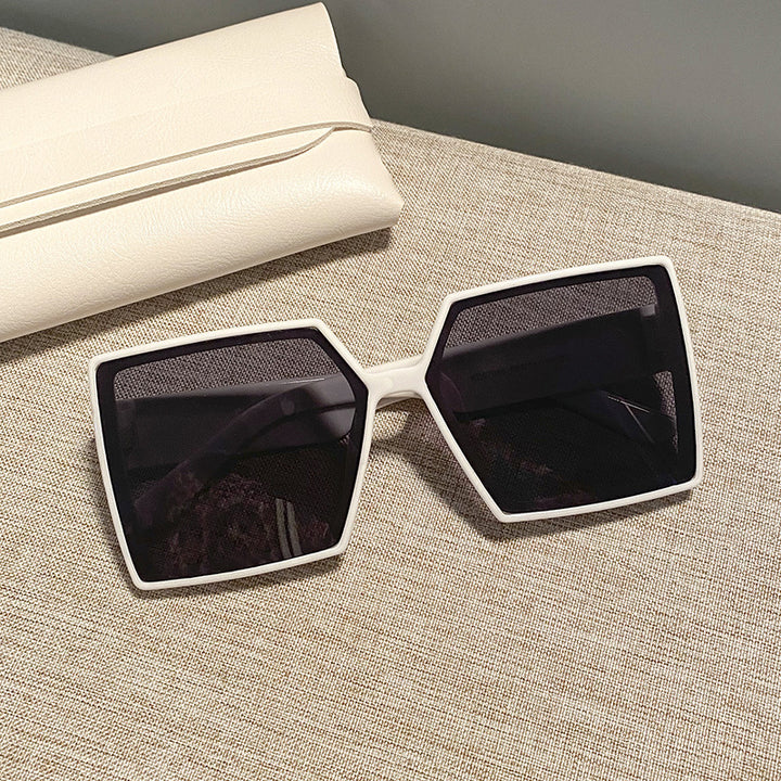Women's square sunglasses with a sturdy frame and stylish design Bowlift