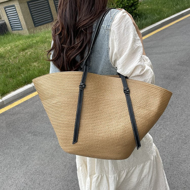 Elegant Beach Bag Made of Woven Natural Material with Leather Accents Bowlift