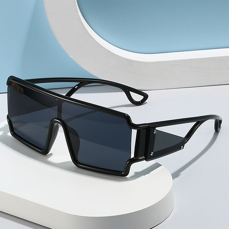 Ladies fashionable sport sunglasses with protective frame and trendy design Bowlift