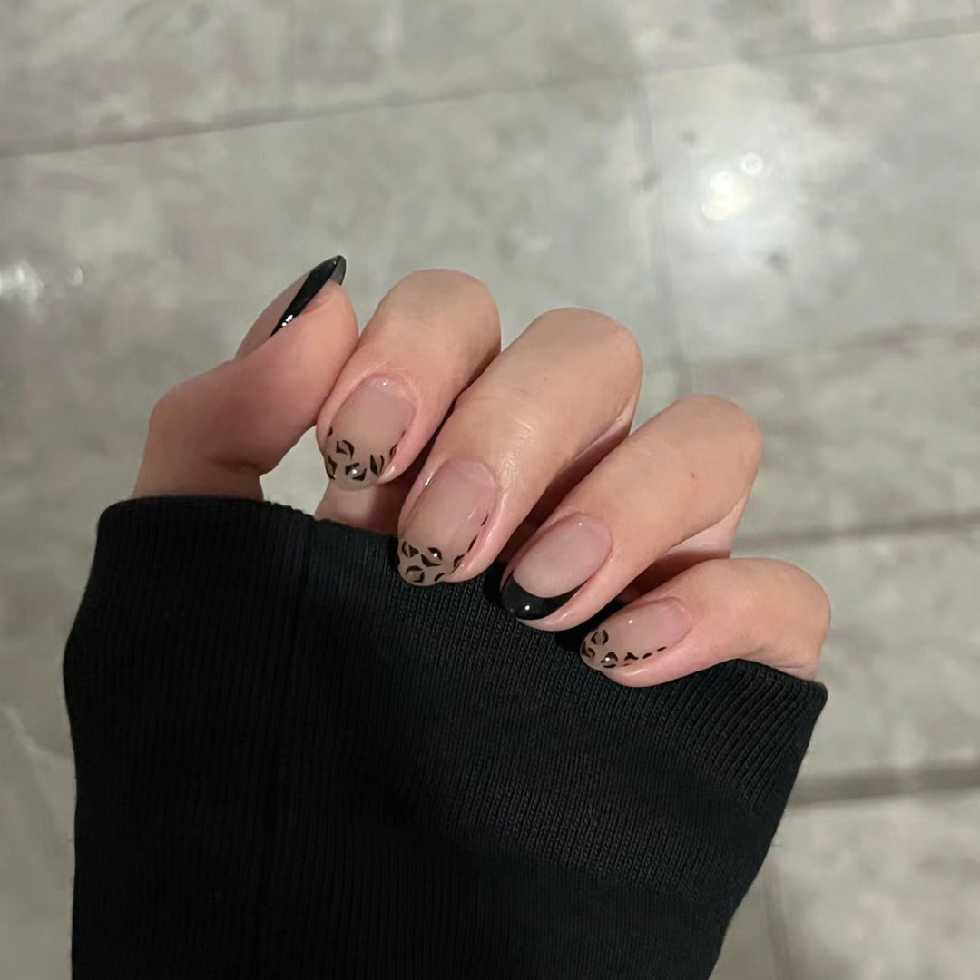 Stylish Press-On Nail Set with Artistic Leopard Design Bowlift