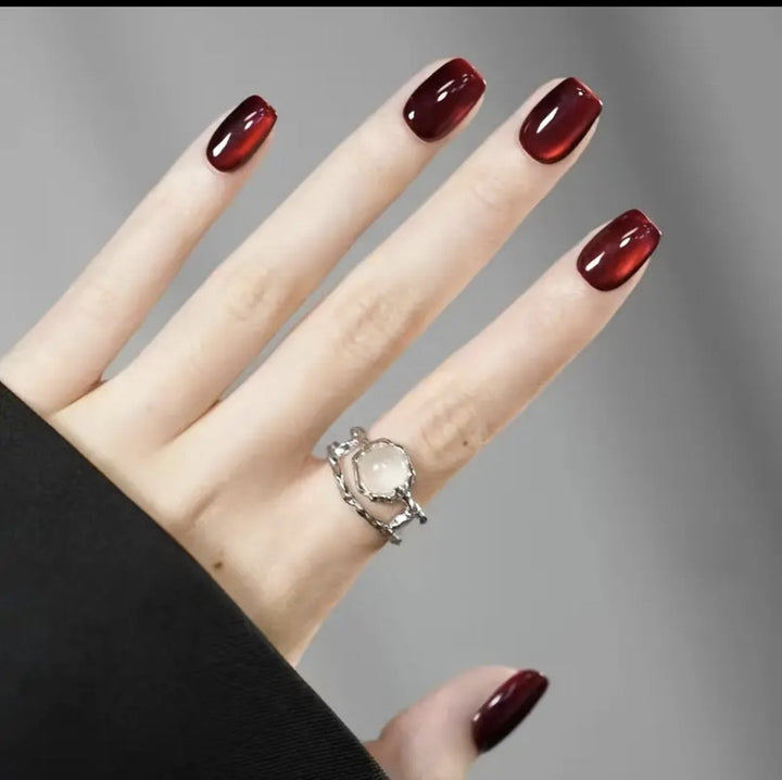 Glossy Emerald Press-On Nail Art Bowlift