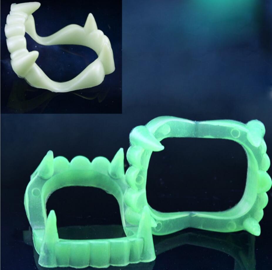 Glow-in-the-Dark Vampire Fangs Bowlift