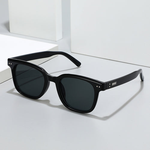 Retro-Inspired Statement Eyewear Bowlift