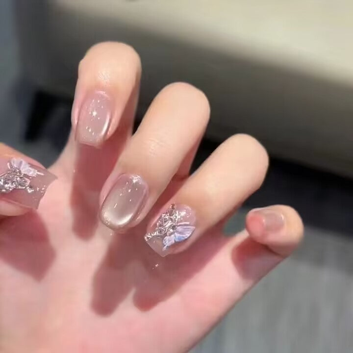Elegant Foil and Floral Press-On Nail Set Bowlift