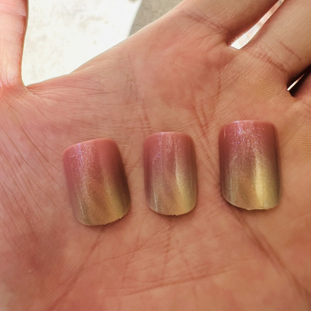 Glamorous artificial nails in elegant gradient Bowlift