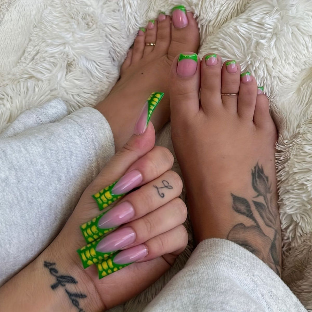 Decorative Floral Press-On Pedicure Set Bowlift