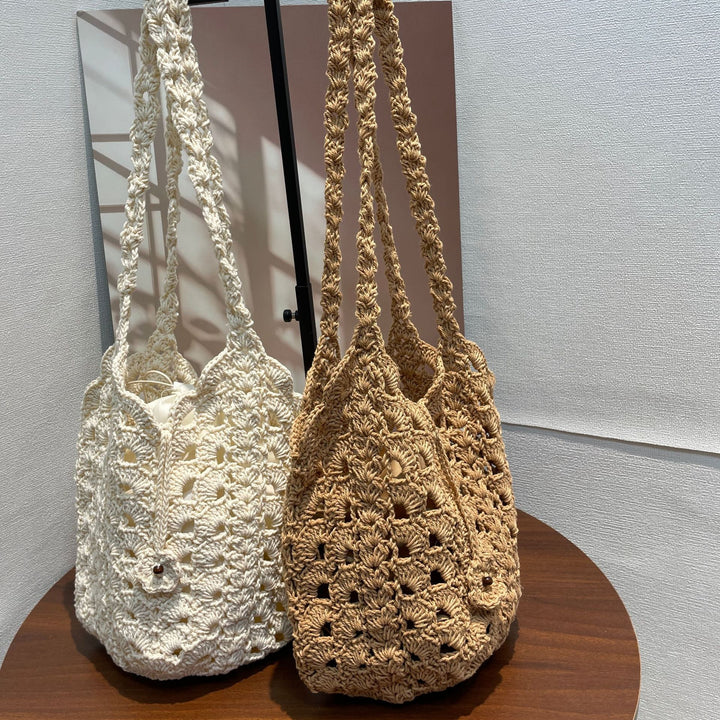 Hand-knotted shoulder bag in modern design Bowlift