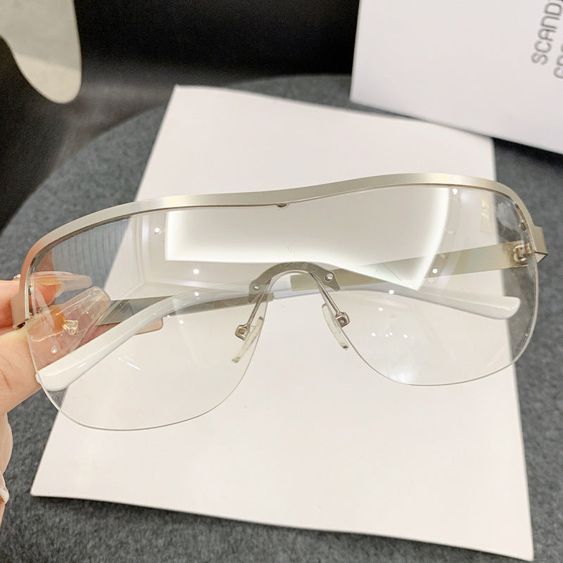 Women's sporty sunglasses in futuristic design with large field of view Bowlift