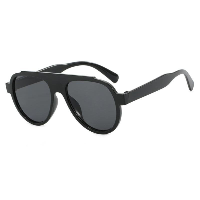 Women Vintage-Style Sunglasses with Elegant Plastic Frame in Leopard Pattern Bowlift