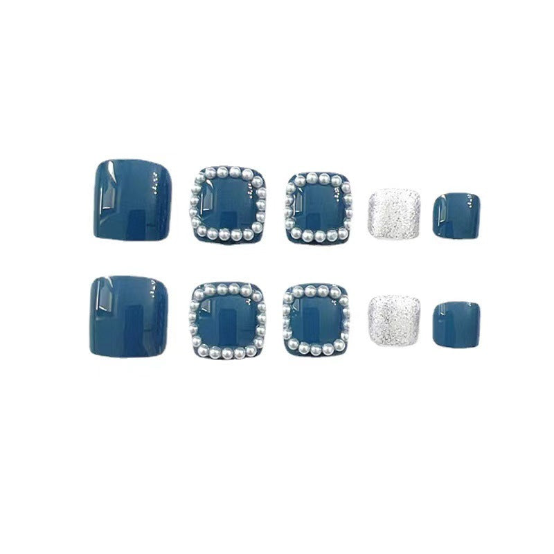 Artful toenails with elegant accents Bowlift