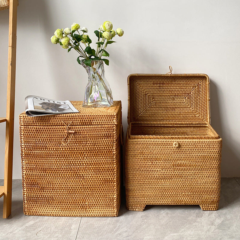 Ladies stylish storage box made of woven natural material Bowlift
