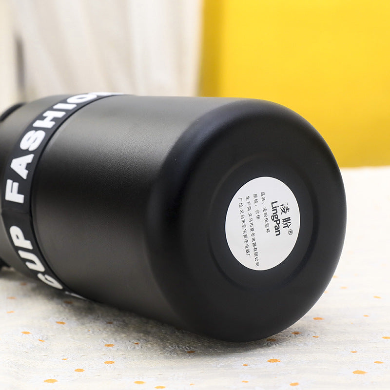 Women's insulated drinking bottle with practical carrying strap and user-friendly closure Bowlift