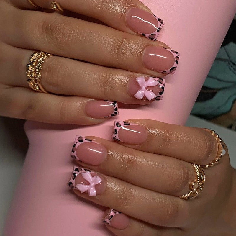 Luxury artificial nail set with sparkling crystal decorations Bowlift
