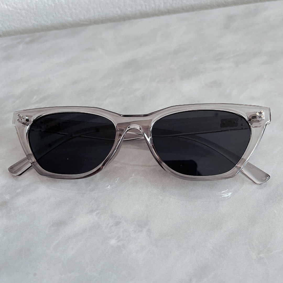 Ladies fashionable retro sunglasses with elegant design Bowlift