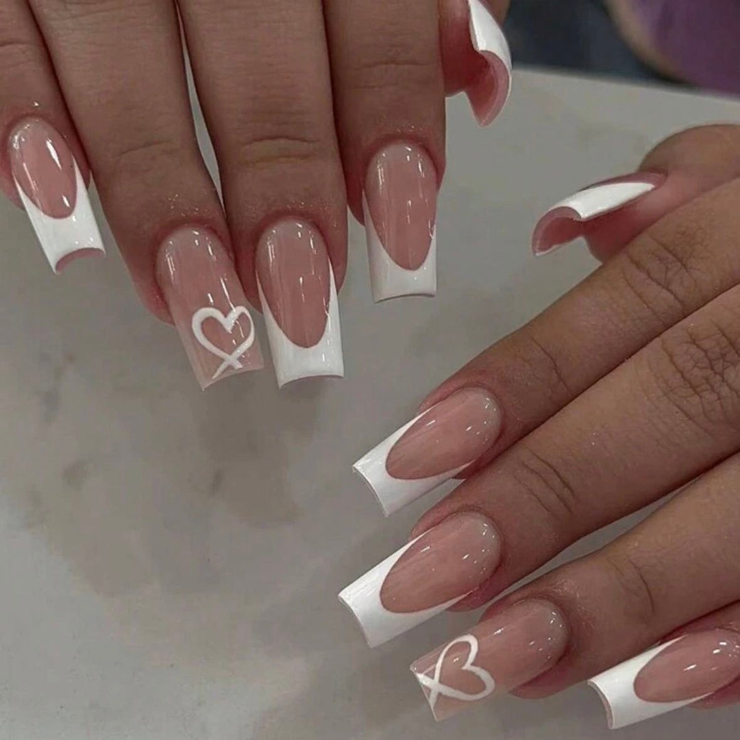 Artifical Nail Set with Elegant French Tips and Romantic Heart Decorations Bowlift