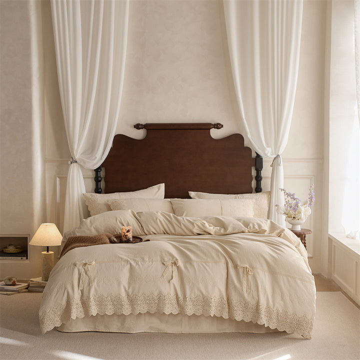 Bedding set made of cotton-linen with lace frill and decorative ties