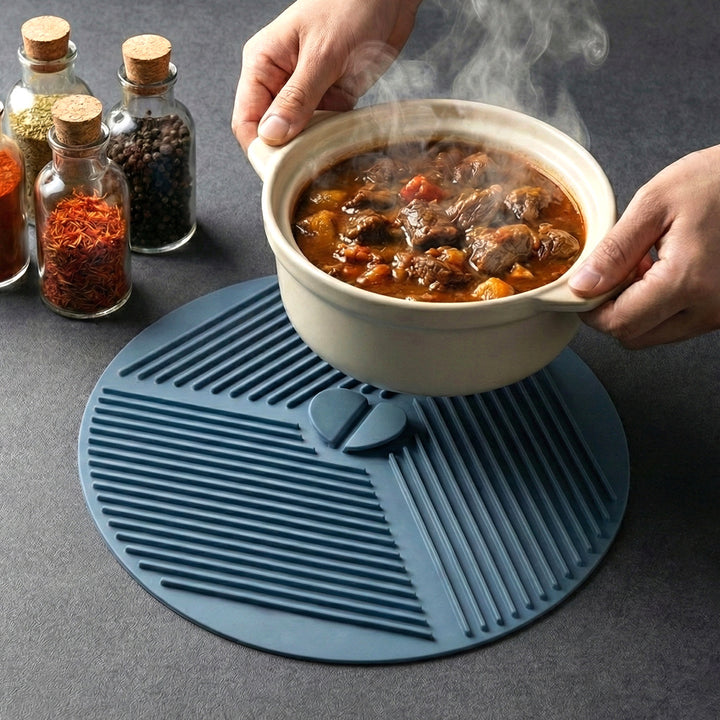 Silicone kitchen lid with innovative steam valve Bowlift