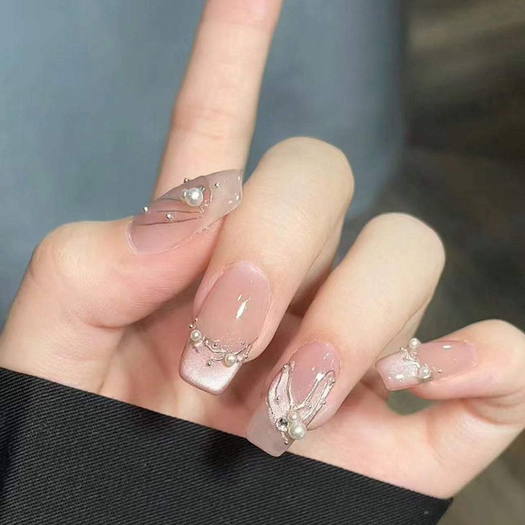 Decorative Press-On Nail Set with Pearl Accents Bowlift