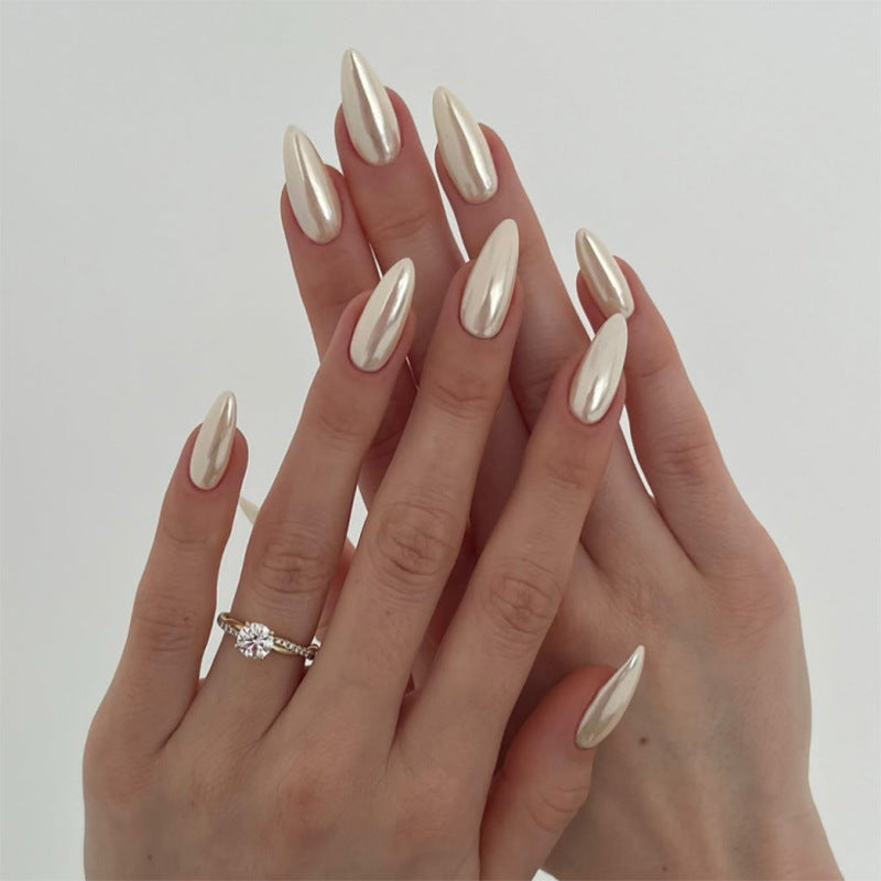 Elegant Stiletto Nails with High Gloss Finish Bowlift