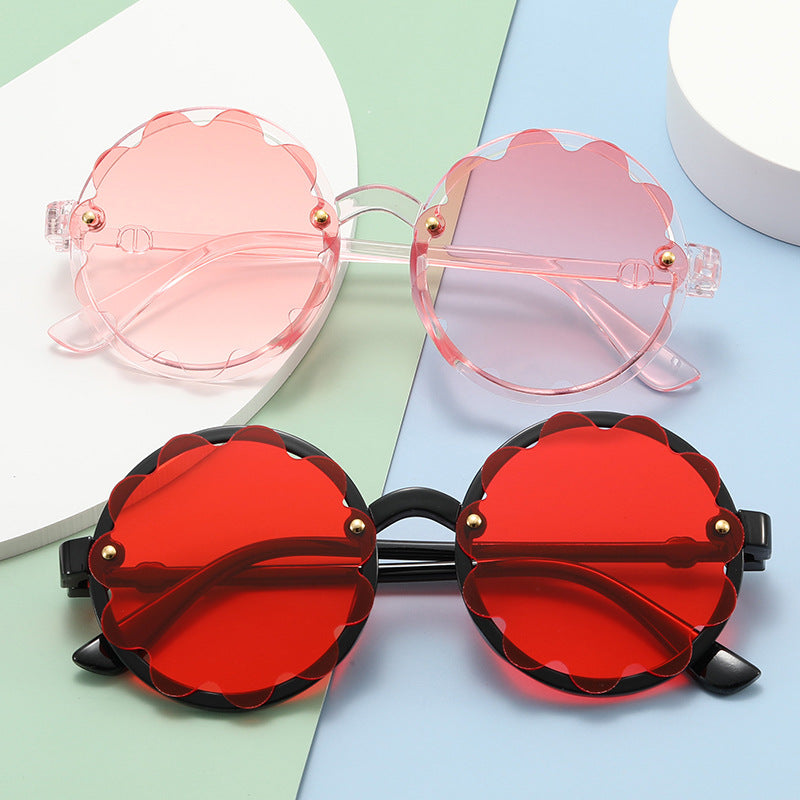 Ladies playful sunglasses with floral design Bowlift