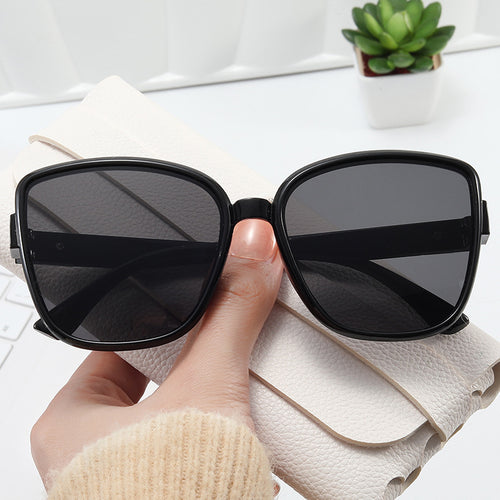 Women’s elegant oversized sunglasses in modern design Bowlift