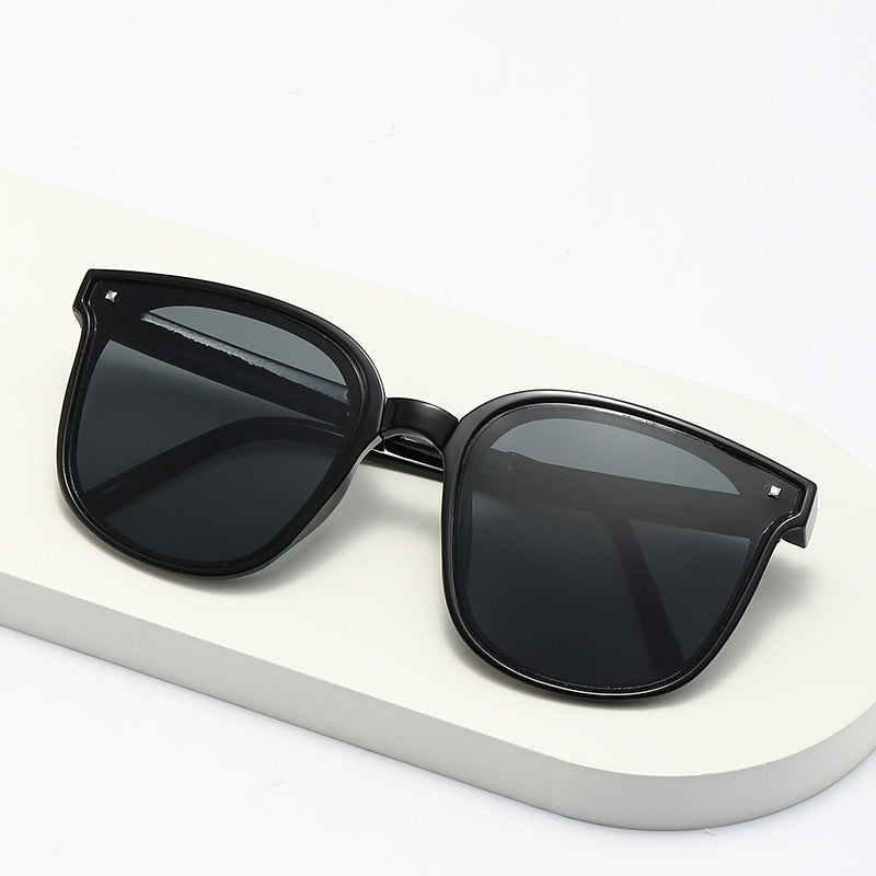 Women's classic sunglasses in stylish design Bowlift