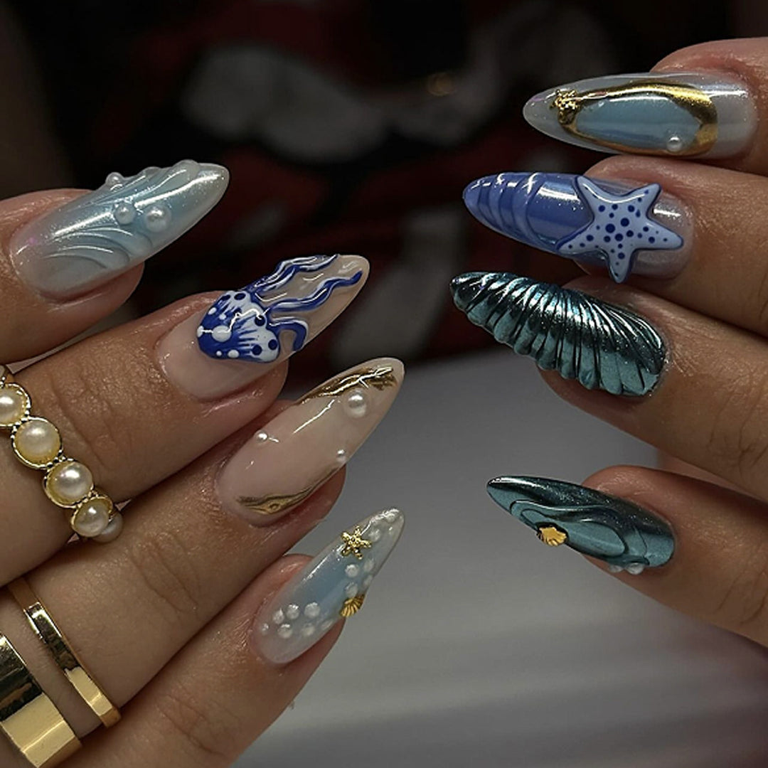 Elegant nail art in maritime design with glitter and 3D accents Bowlift