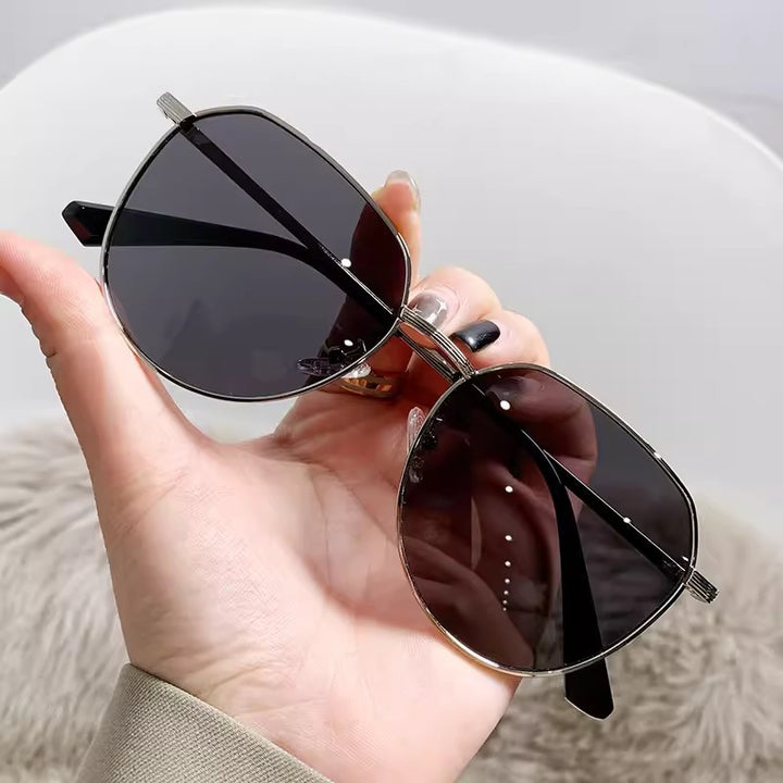 Ladies cat-eye sunglasses with elegant metal frame Bowlift