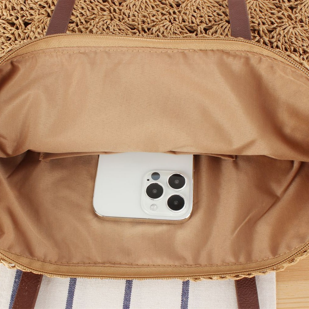 Stylish handbag made of woven natural material Bowlift