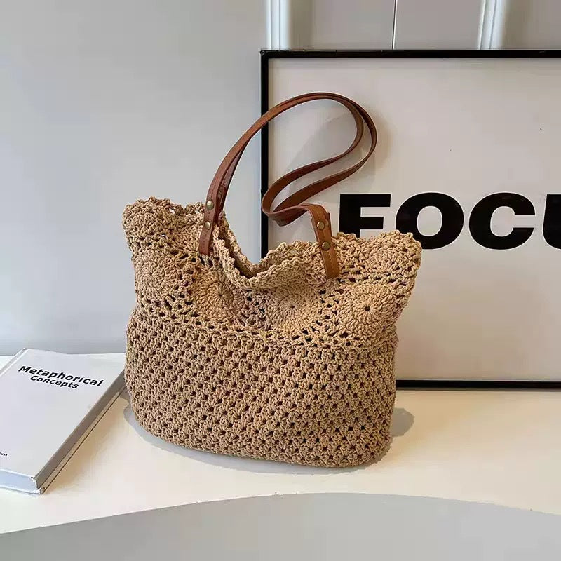 Crochet handbag with durable leather handles Bowlift