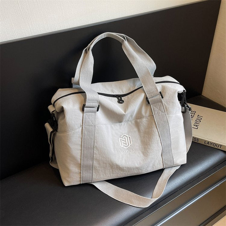 Sporty tote bag with multiple compartments and adjustable straps Bowlift
