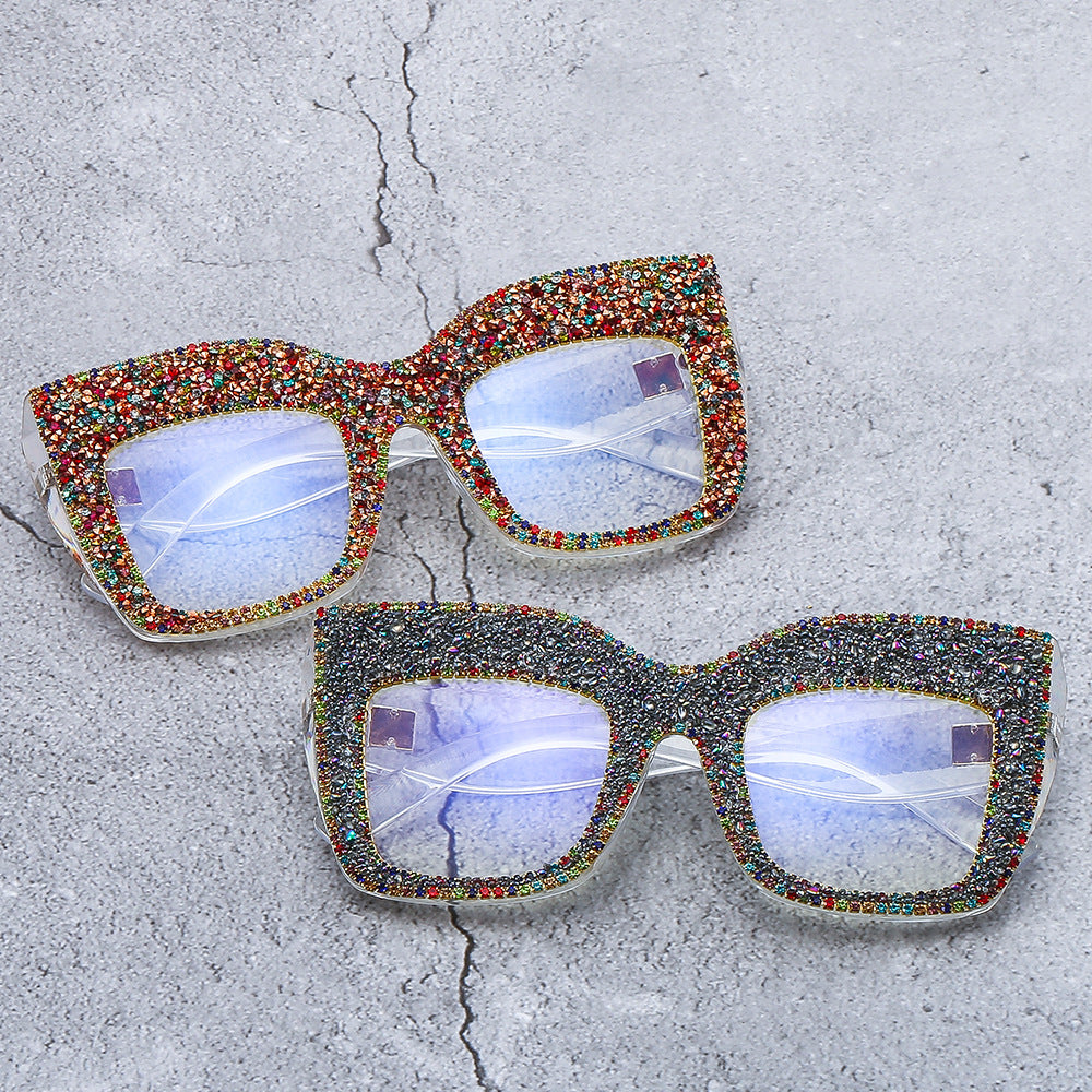 Women's striking statement sunglasses with glamorous frame Bowlift