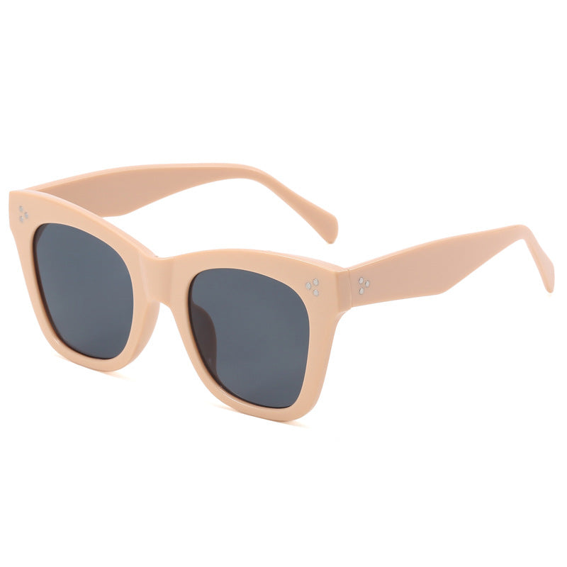 Ladies fashionable sunglasses in stylish Cat-Eye design Bowlift