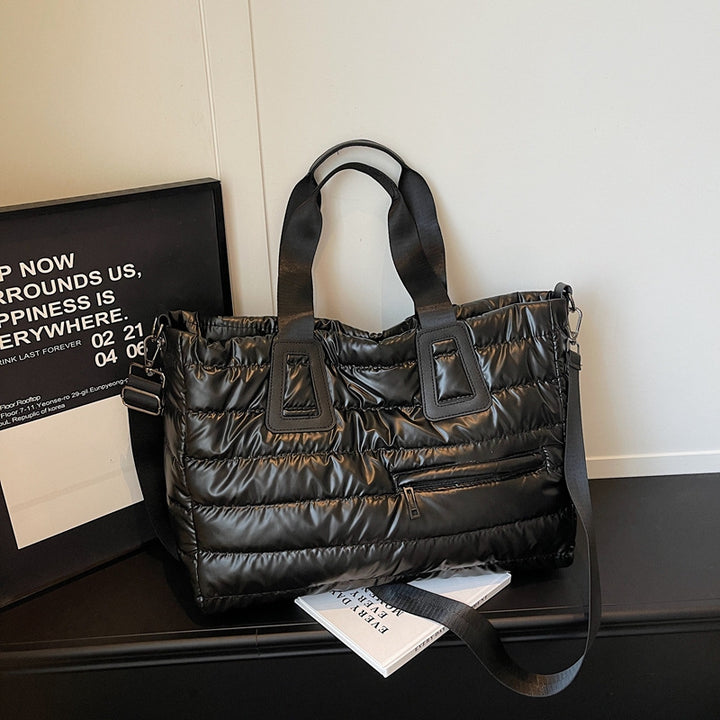 Leisure bag with padded interior and removable shoulder strap Bowlift