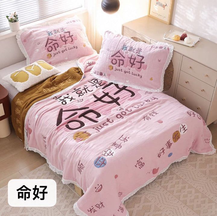 Women's bedspread with cute animal and fairy tale motif Bowlift