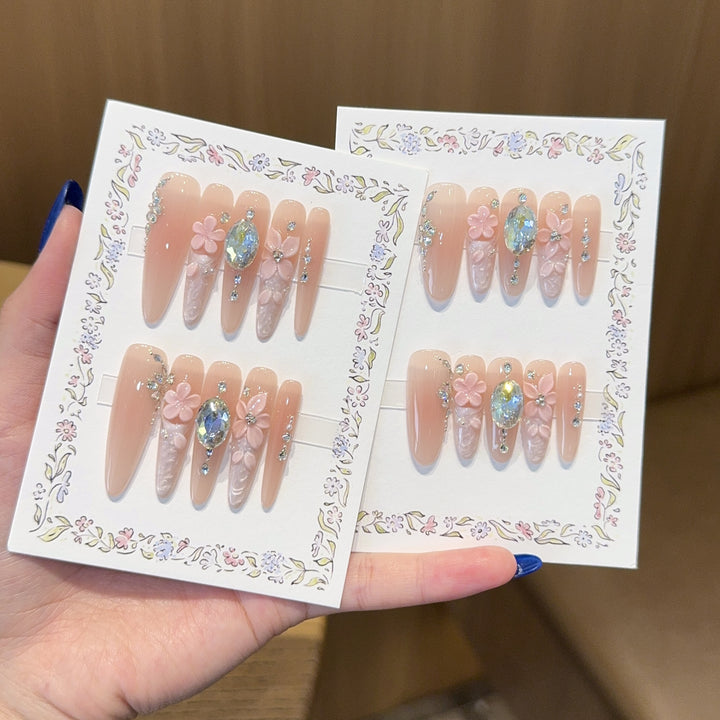Artificial artificial nails with floral decorations and glitter details Bowlift