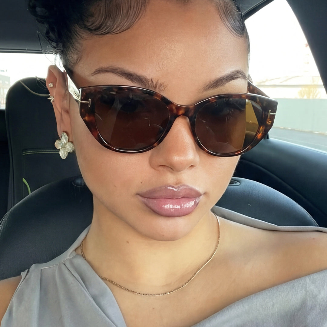 Women's Cat-Eye Sunglasses with Elegant Frame and Protective UV Filter Bowlift