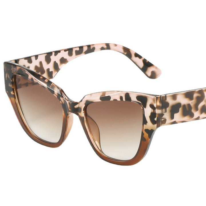Women's Cat Eye Sunglasses with extravagant Leopard Print Bowlift